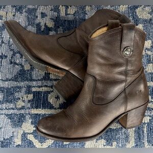 Frye Jackie Button Short Boot Antique Washed Brown Leather Women Size 6.5